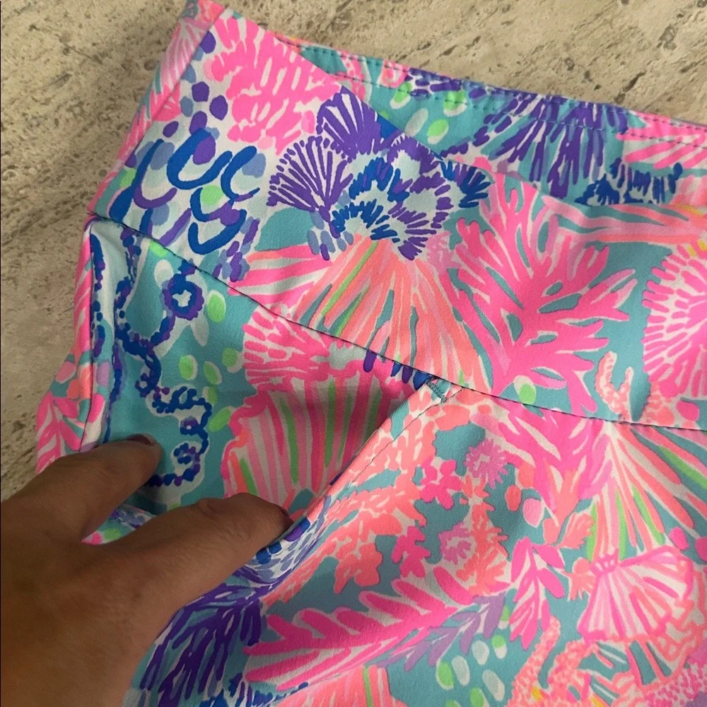 Lilly Pulitzer Nakia Luxletic Shorts in Signature Colorful Print UPF+50 Size 8 - Picture 7 of 15